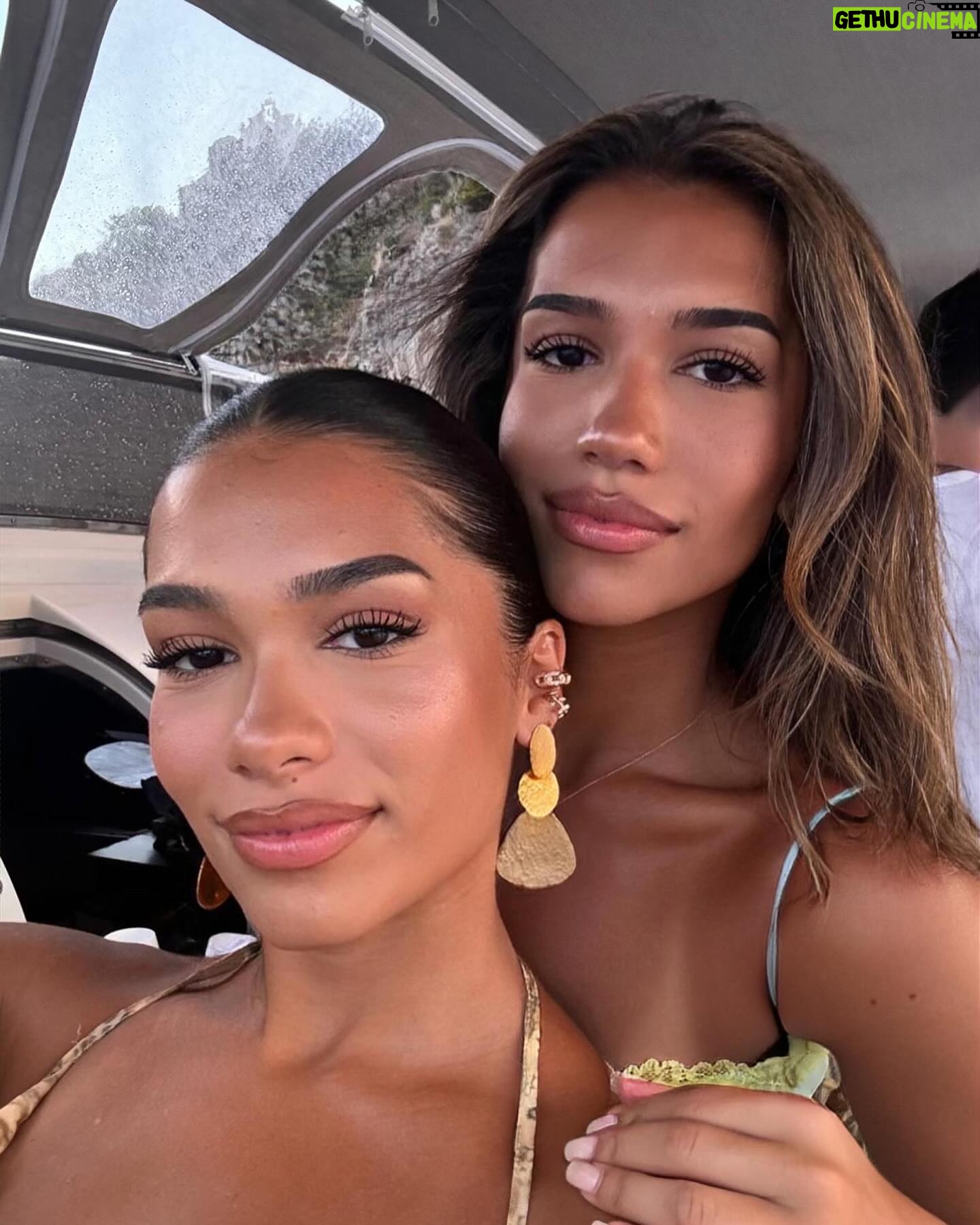 Azra Mian - 121.8K Likes - BFFL