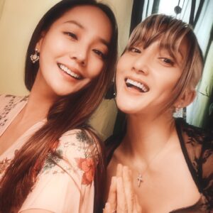 Bada Instagram - a sweet night 😘🍭🍰🍦🥂✨

#베프 #모두#행복한밤 #잘지요