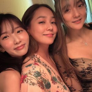 Bada Instagram - a sweet night 😘🍭🍰🍦🥂✨

#베프 #모두#행복한밤 #잘지요