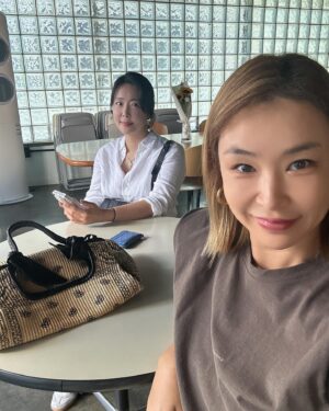 Bae Yoon-jung Instagram - 한식 다이닝 “사색”
오랜만에 동창만나서 맛있는음식 
배터지도록먹고 수다떨고 입과눈이즐거운날👍
역삼동에 한식다이닝 사색 꼭 가보세요!!
프라이빗한룸으로 가족들이랑 친구들식사하기
넘 좋은곳이에요^^ 저녁식사위주로하니까
소중한날 좋은날가보시길 추천드려요❤️
@sasec_seoul 
.
.
#한식다이닝#한정식#사색#대치중#드릅게오래들본다