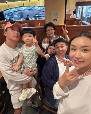Bae Yoon-jung Instagram - 김포가족 합체❤️
모두다 건강하고 행복만하길🙏