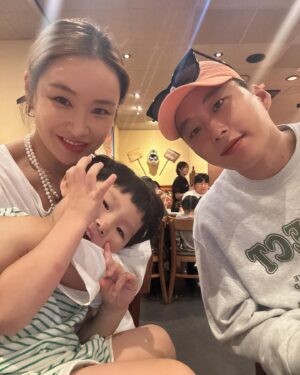 Bae Yoon-jung Instagram - 김포가족 합체❤️
모두다 건강하고 행복만하길🙏