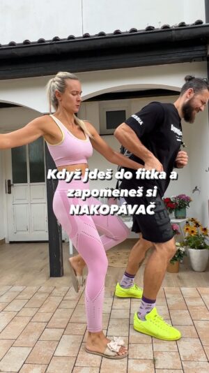 Barbora Mottlová Instagram - Bez nakopávače v dietě ani ránu 😌😅💪🏻 
Volím ten nejúčinnější 😅

#sranda #zivot #fitnesscz #ustinadlabem #cviceni