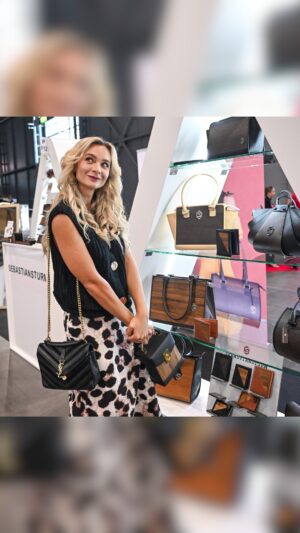 Barbora Mottlová Instagram - Své oblíbené kousky si na STYL a KABO vyhlídla i Barbora Mottlová. ✨

👉 Mrkněte se na video, ve kterém vás provede po pavilonu P. 

#stylkabo #styl #kabo #bvv #vystavistebrno #brno #fashion #barboramottlova