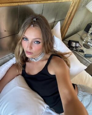 Beatrice Vendramin Instagram - “BABYGIRL” première at #Venezia81 💜 ….what a movie!! There’s something magical about watching film like this on the big screen, especially with actors I deeply admire like @nicolekidman @antoniobanderas @harrisdickinson . This one really touched me and left me in awe. 

#makeup @armanibeauty 
dress @giorgioarmani 
jewelry @bvlgari 

#invitedby