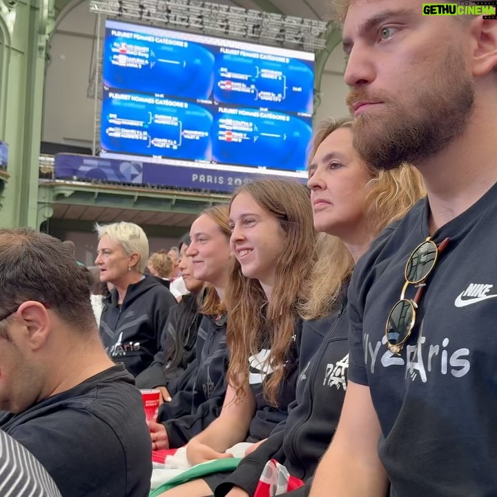 Bebe Vio - 51.9K Likes - Ogni gara importante della mia vita inizia sempre con una canzone, che parte la mattina come sveglia e che poi ascolto tutto il giorno per caricarmi 🦾
Quella di Parigi 2024 è stata “Ciao mamma” e quel “guarda come mi diverto…” è stata la cosa più importante di tutte!
Eh si.. il Grand Palais era pieno di gente… ma pieno anche di te, anzi di voi! 🤩
Come sapete la famiglia è la cosa a cui tengo di più… e questa volta c’era anche la vostra di famiglia, che fin dall’inizio, fin da piccola, quando ancora nessuno mi conosceva, ci ha sostenuti e voluto sempre bene 🥰
Le nostre due famiglie sono energia pura, insieme poi… SBAM!💥
Los Vios Grandis ed i Cherubinis sempre insieme!
photo credit: @augusto280766 / @bof.roberto