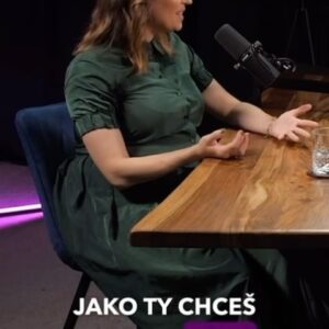 Berenika Kohoutová Instagram - ,,Já jsem tady za všechny dcery, kterejm jejich matky zničily životy a ony teď musej dávat šílený prachy za terapie”

,,A já jsem tady za všechny ty nebohý matky, co odkojily, vychovaly, vypiplaly svoje holčičky a ony jim pak celej život jenom nadávaj”

Náš nový podcast CO POSRALY NAŠE MATKY A MY TAKY POSEREM už od 4.9. na HeroHero!

Budeme se pro vás hádat, ale i se snažit pochopit matka-dcera trable KAŽDOU STŘEDU 💜💥

@irena_ober_official 
@herohero.co