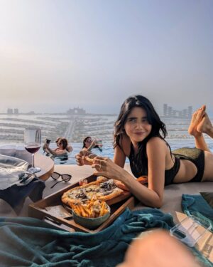 Bhagyashree Limaye Instagram - But first, photos! 😋
.
[sunkissed, food, dubai, love, sunsets]
#teampixel