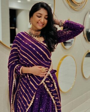 Bhoomi Trivedi Instagram - Thank You New Jersey for all the Love ❤️ 
#NJ #USA #pranavaratri #BhoomiTrivedi 
#Garba #Gujarati 

Outfit by - @sanjanacouture_
Jewellery by - @auraartjewels
Styled by - @style_by_hetaljogi