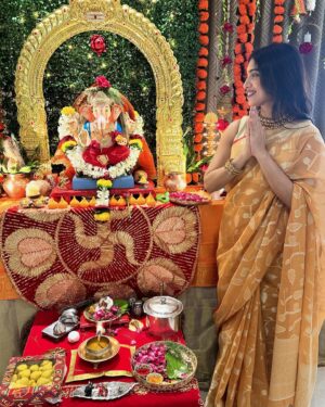 Bhumi Pednekar Instagram - Ganapati Bappa Morya 🙏
Thank you for blessing us year after year Bappa ✨
#ganeshchaturthi