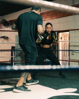 Bi Nguyen Instagram - Eyes locked in, feet moving, hands loaded.  @ringkraft @combatcrnr 

📸 @bigcameraguyhou