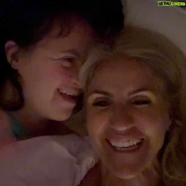 Bibá Pitta - 5.2K Likes - Vamos fingir que ainda é de noite minha gente querida? 😜😍!!! Não resisto em partilhar convosco esta carinha.. este sorriso malandro…e este mimo especial sempre a transbordar deste coração com pernas da nossa special girl mais querida 🥰🩷
Já agora boa noite para todos 😂😂😂😍.. até amanhã ♥️
Beijinhos 😍
#specialgirl #filhalinda #mygirls #amorquenaosemede #amorpuro #diferentedasiguais #vivaavida #euela #💕