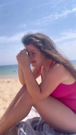 Bibá Pitta Instagram - Miúda mais fofa..mais querida🥰Sempre a mandar miminhos , corações , beijinhos …com a carinha mais querida …sempre um doce 😍
Adoro “apanhar” estes momentos e partilhá-los convosco minha gente querida … o amor é o que mais importa … beijinhos… muitos 🥰

#specialgirl #filhalinda #muitoamor #solove #💕