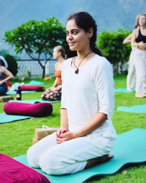Bindu Madhavi Instagram - A journey inward💫✨ 

Living in d moment…. Yoga helps me to connect to my centre 😇🥰 

#mindfulness #rishikesh #love #yoga #healingjourney #spiritual #bindu
