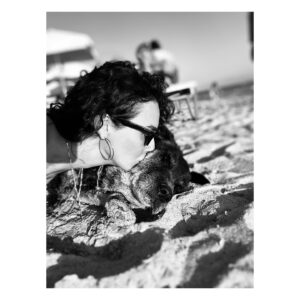 Birce Akalay Instagram - _________Bazı kızlar çok güzel.

The most blessed summer passes as fast as a firecracker.

🧜🏻‍♀️💅🏼💋🌹🥂🏝️