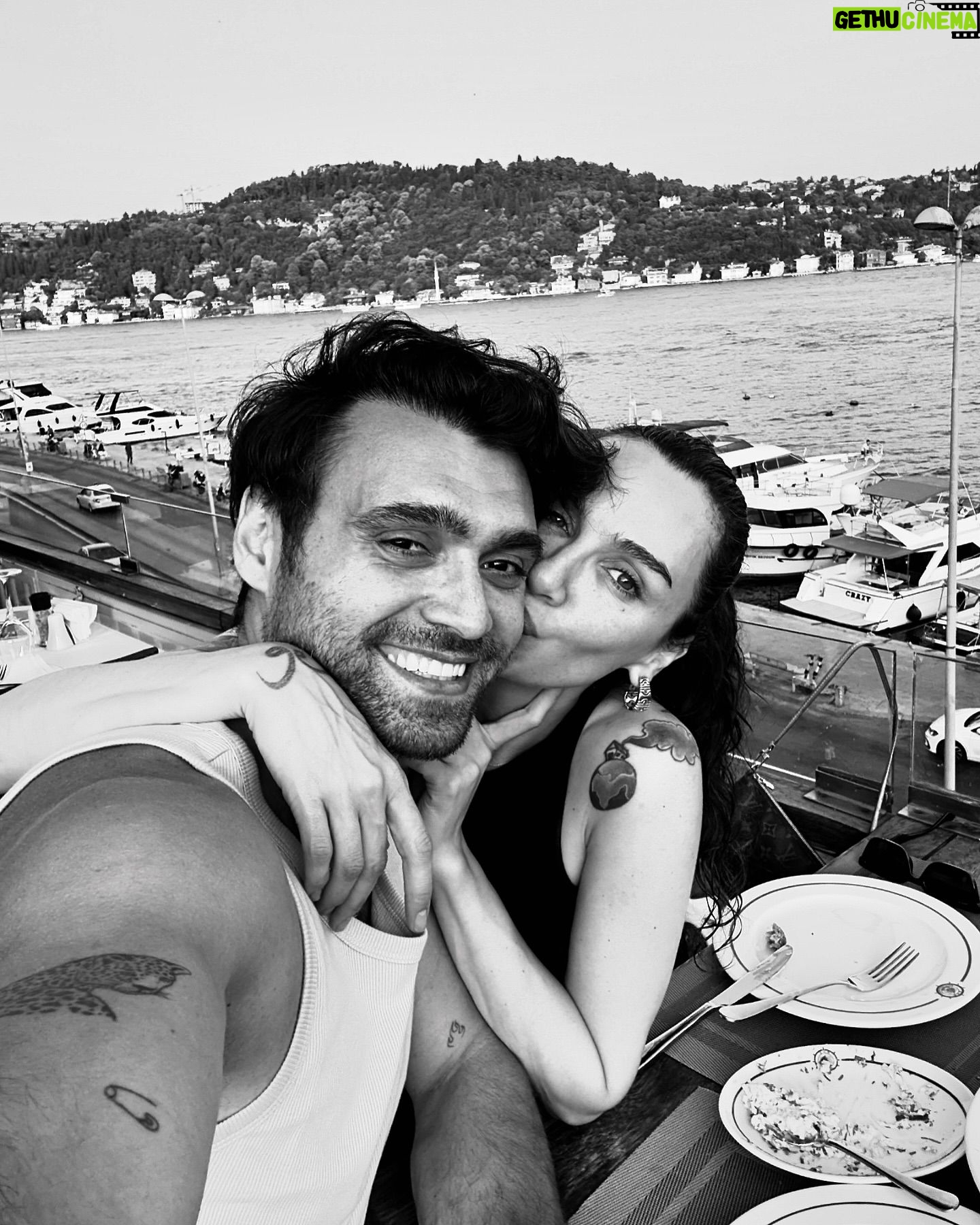 Birce Akalay - 541.8K Likes - Bugün çok güzel bir gün.
Çok yaşa sevgilim!
İyi ki doğdun.
Seni çok seviyorum.
🧜🏻♀️🪢🧜🏻♂️
🪬