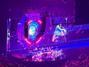 Blanca Lewin Instagram - Yo le habría puesto más color
 #jefflynne #electriclightorchestra #madisonsquaregarden