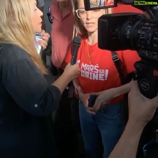 Bojana Novaković - 5.3K Likes - 🇷🇸Propagandista za propagandni portal je izašla iz kadra i prišla @bojnovak da je pota zašto je gleda - na šta je Bojana rekla da je gospodja javna ličnost i mnogi je gledaju. Mi smo nakon toga počeli da snimamo lajv kako ne bi bilo zabune o tome ko je ovde došao da pravi provokacije a ko je došao da brani ljudska prava i prirodu.
🇬🇧 The propagandist came out of her frame and approached @bojnovak to ask why she was looking at her - to which Bojana said that the lady is a public figure and many people are look at and filming her. After that, we started recording live so that there would be no confusion about who came here to make provocations and who came to defend human rights and nature.