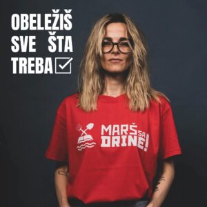 Bojana Novaković Instagram - 🇷🇸Pošto smo dobili mnogo poruka u kojima ste od nas tražili majice, evo ih ovde!

Pokret Marš sa Drine nastavlja sa akcijom jer se nastavlja i borba protiv razaranja naše zemlje, vode, vazduha ali i naroda i institucija.

Popunite polja u formularu (link u stori) a mi ćemo vam se javiti kako bi vam poslali vašu Marš sa Drine majicu. Ovim donacijama podržavate borbu u akcijama na ulici ali i širite svest o poruci koja govori naš zajednički i jasan stav - Rudnika neće biti. Rio Tinto #MarsSaDrine 

Link imaš u opisu profila i na našem storiju, vidimo se na ulici.

🇬🇧You asked for t-shirts, here they are! The March from the Drina movement continues with its action because the fight against the destruction of our land, water, air, and also people and institutions continues. Fill out the fields in the form (link in story) and we will contact you to send you your t-shirt. With these donations, you support the struggle in actions on the street, but also spread awareness of the message that expresses our common and clear position - There will be no mines. Rio Tinto #MarsSaDrine