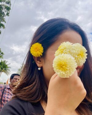 Brinda Acharya Instagram - And it’s a wrap! X&Y. 

Too many memories made, Too many sunscreens used, saw friendships like never before, saw passion like never before, chillaxed too much, laughed too much, tanned too much but some things end for a better tomorrow! Getting ready to reach you soon. 

Thank you @satya.pictures.official @d.satya.prakash sir for everything.