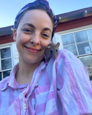 Brittany Curran Instagram - Little Fella is assisting* Mom with DIY home improvement projects on this beautiful afternoon. 🐭☀️🌸🛠🪚🌰💛🌴🍃🌻

*mostly by eating hazelnuts while cuddled up in the back of my shirt