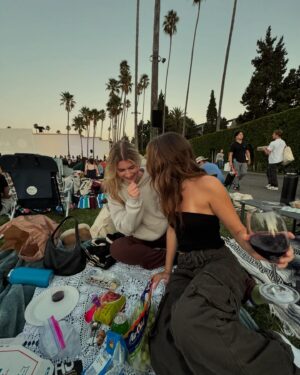 Brooke Elizabeth Butler Instagram - friend group or dating 🫂