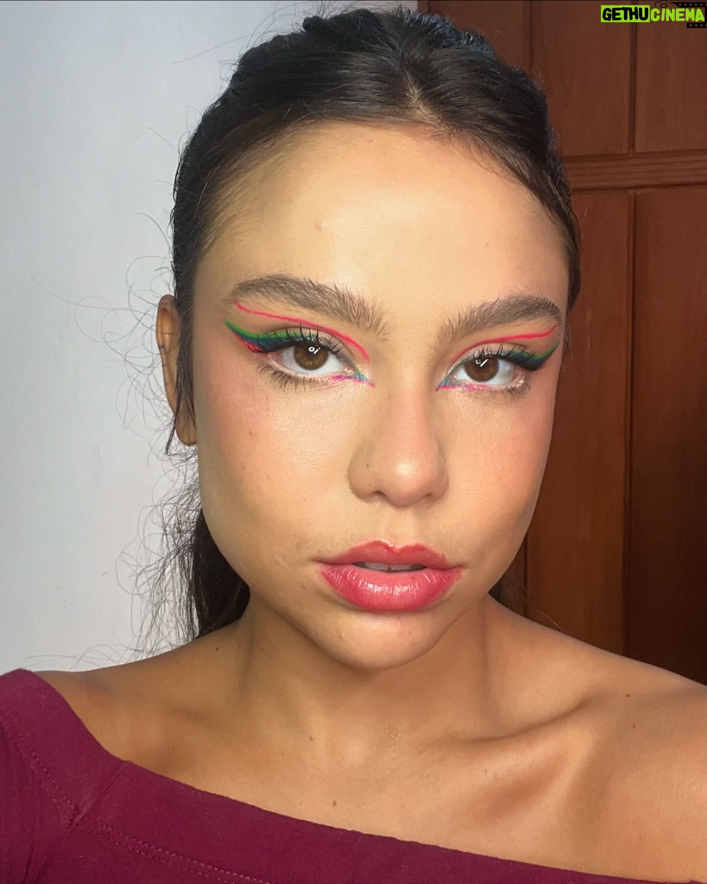 Bruna Carvalho - 24.7K Likes - É ref de make que vcs querem? É ref que vcs vão ter!!!!