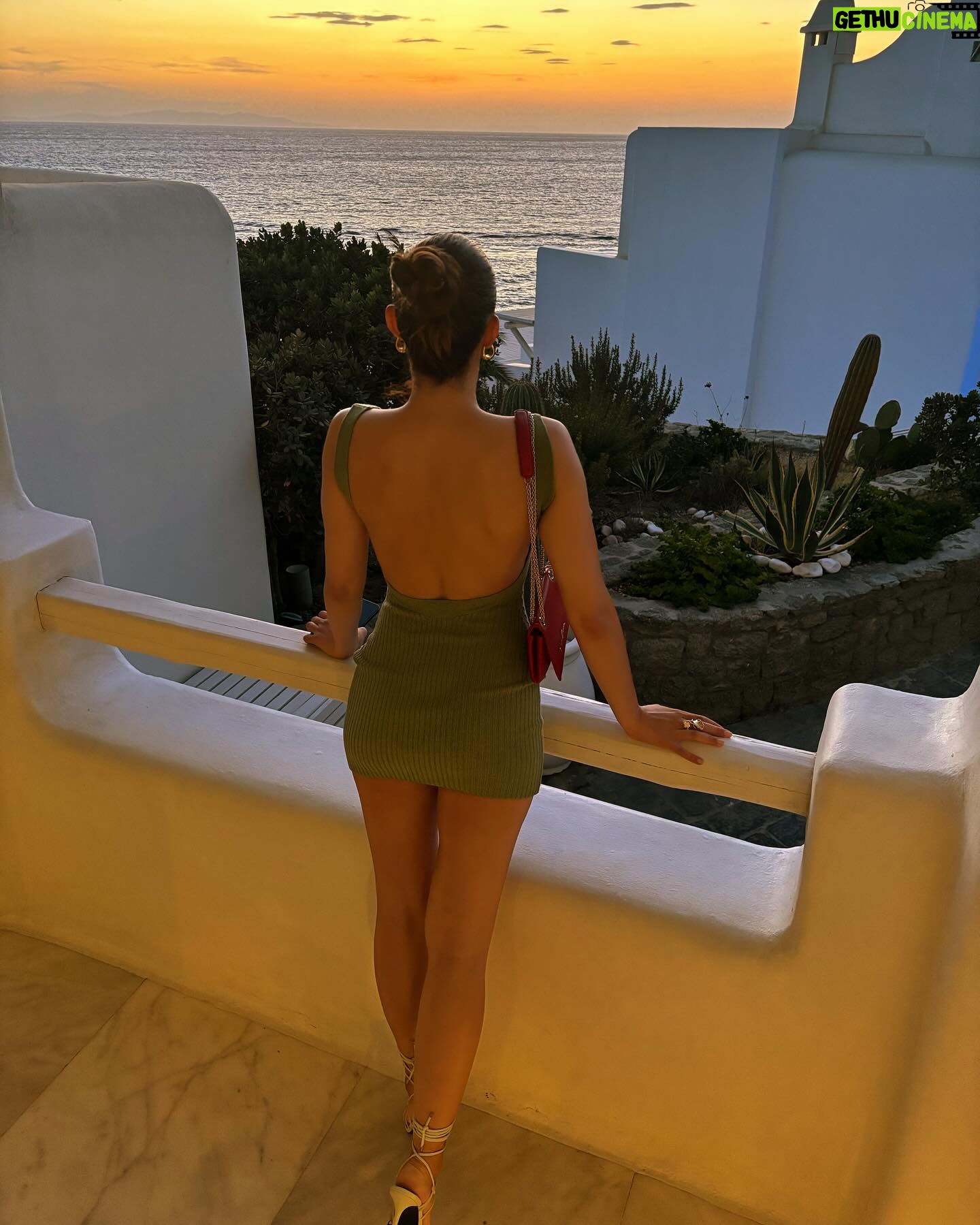 Burcu Özberk - 803.6K Likes - Mykonos🤍