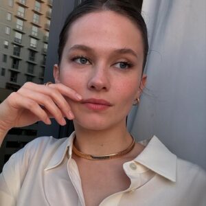 Cailee Spaeny Instagram - One more week.. @bvlgari #Bvlgari #BvlgariTubogas