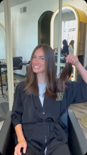 Caitlin McHugh Instagram - @lindseyneavitt901 helped me make a donation to @beyoutiful_foundation at @ninezeroone this week!  Love this salon so much and love that they donate hair to this worthy cause. Thank you all for not just making me look good, but someone in need too ❤️