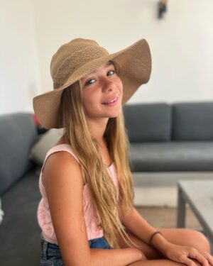 Camila Raznovich Instagram - Bites of Paros…. #summer24 #violaesole #buildingmemories❤️ #family #vibes #greece🇬🇷