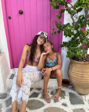 Camila Raznovich Instagram - Thank you to everyone that made my summer unforgettable!! #summer2024☀️ #buildingmemories❤️ #antiparos #friends #greece #us #family