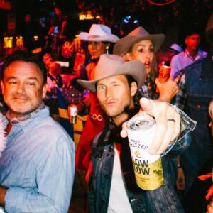 Camilla Läckberg Instagram - Och här kommer fler gobitar från lördagens Bonnafest!! 🤠🍻 #lackberg50