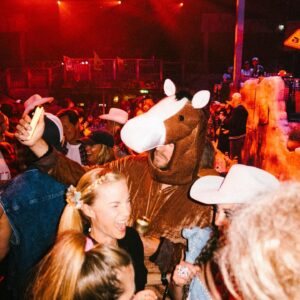 Camilla Läckberg Instagram - Och här kommer fler gobitar från lördagens Bonnafest!! 🤠🍻 #lackberg50