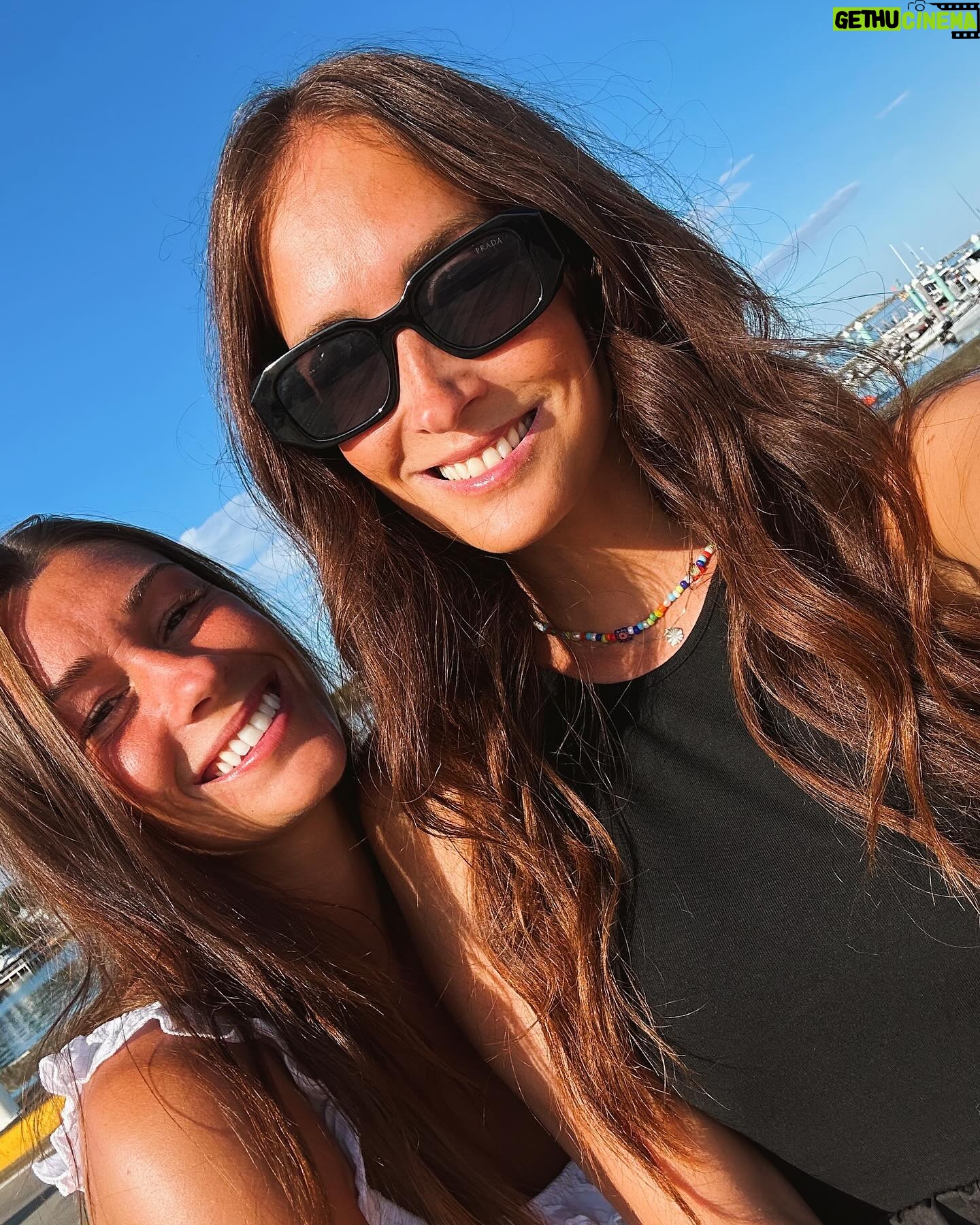 Camille Dufresne - 858 Likes - Happy as a clam š