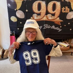 Camryn Manheim Instagram - My mother was born in 1925. She turned 99 years old this week. She celebrated by having a lemonade stand in front of her home and giving out cookies and advice to all the neighbors, whether they wanted it or not. 

My mom has had an extraordinary life. She marched with Dr. Martin Luther King, fought against Joseph McCarthy and proudly marched for pro-choice her entire adult life. She fought for unions, freedom of speech, equity for women and healthcare for all. A teacher, an activist and an undiscovered talkshow host, my mom is still interviewing every Uber driver, college student, bank teller and mail carrier she comes in contact with. 

If you ever see her sitting on her bench outside of her house, take a seat and stay for a while. I promise you will feel better if you do. 

Happy birthday to my most extraordinary mom. 🎈🎈🎈Thank you for all the lessons you’ve taught me and all the ones I still have yet to learn. You are truly a phenomenal woman. 🙏❤️