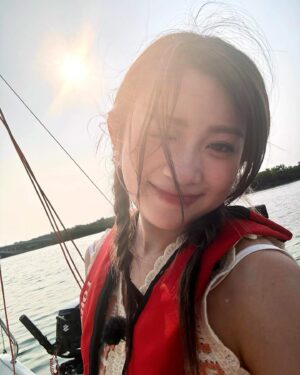 Candy Wong Ka Ching Instagram - 海篇2.0🛳️
Having fun with the sun ☀️