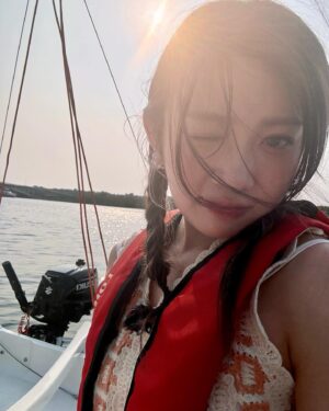 Candy Wong Ka Ching Instagram - 海篇2.0🛳️
Having fun with the sun ☀️