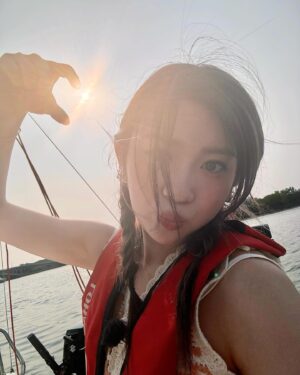 Candy Wong Ka Ching Instagram - 海篇2.0🛳️
Having fun with the sun ☀️