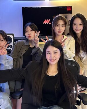 Cao Lu Instagram - 세상이 참 현실적이요 1위를 못했으니까 당연히 투자해주시는회사없죠 ~하지만 기회는 스스로 만들어가는 것이라 믿으며, 최선을 다하겠습니다. 
많은 관심과 응원 부탁드리겠습니다❤️#피에스타 #재이#예지#혜미#린지#차오루