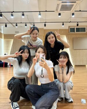Cao Lu Instagram - 세상이 참 현실적이요 1위를 못했으니까 당연히 투자해주시는회사없죠 ~하지만 기회는 스스로 만들어가는 것이라 믿으며, 최선을 다하겠습니다. 
많은 관심과 응원 부탁드리겠습니다❤️#피에스타 #재이#예지#혜미#린지#차오루