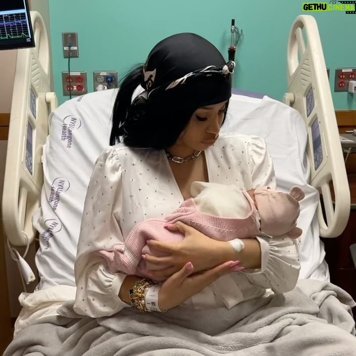 Cardi B - 9.5 Million Likes - The prettiest lil thing 🌸🌸 9/7/24 💖💖💖