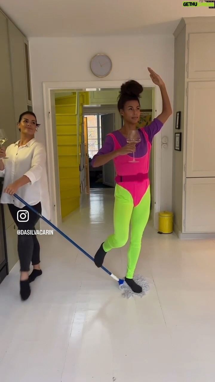 Carin da Silva - 8.1K Likes - Snart Ć„ker de hƤr tvĆ„ dĆ„rarna dvs @mammasanningar och jag, ut pĆ„ turnĆ© med vĆ„r humorshow āReel Lifeā. š
Biljetterna bƶrjar ta slut pĆ„ sina hĆ„ll sĆ„ gĆ„ in pĆ„ viviochcarin.se och sƤkra era biljetter.š«
Gillar ni oss hƤr pĆ„ instagram sĆ„ kommer ni att gilla showen. Vi lovar š
HƤng pĆ„, det blir kul!!!! š