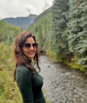 Carla Gugino Instagram - Movies 🎥 and Nature 🌱. Two of my greatest joys in life. First time to the #telluridefilmfestival 
and it is all it’s cracked up to be. 🙌🏼❤️ 📸 #sebastiangutierrez