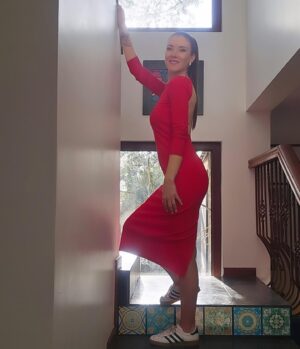 Carla Jara Instagram - ❤️‍🩹💃 vamos avanzando hacia nuevos comienzos, nuevos tiempos, nuevo hogar... todo se comienza a ordenar y empiezan a salir las flores 🌹🌻🪻, se vienen tiempos bonitos, gracias por su cariños de siempre!🙌🌞💪🥰