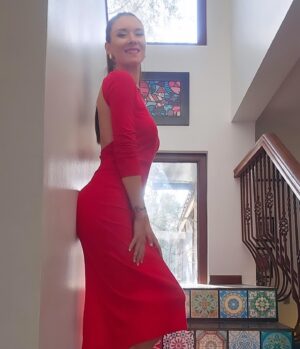 Carla Jara Instagram - ❤️‍🩹💃 vamos avanzando hacia nuevos comienzos, nuevos tiempos, nuevo hogar... todo se comienza a ordenar y empiezan a salir las flores 🌹🌻🪻, se vienen tiempos bonitos, gracias por su cariños de siempre!🙌🌞💪🥰