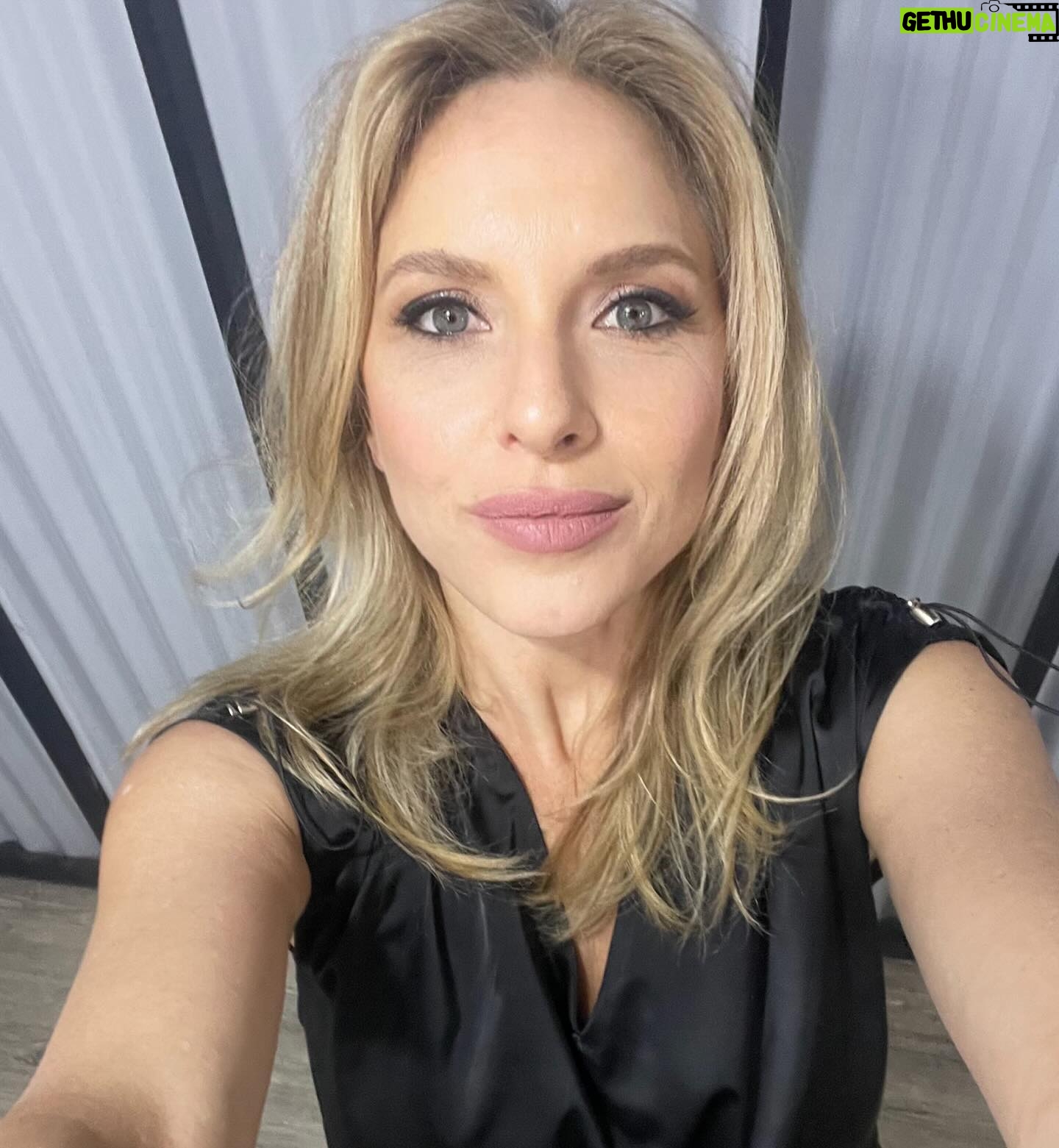 Carla Peterson - 25.1K Likes - Stormy weather
Esta noche nos vemos en el @teatroelgalpon 21 hs #montevideo
#
#
estilismo @rominagiangreco
Producción @rfgstylecoaching
@blossomofficiel
@sylviegeronimizapatos
