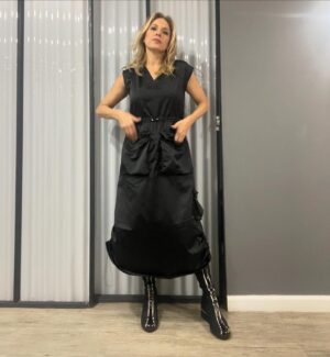 Carla Peterson Instagram - Stormy weather 
Esta noche nos vemos en el @teatroelgalpon  21 hs #montevideo 
#
#
estilismo @rominagiangreco 
Producción @rfgstylecoaching 

@blossomofficiel 
@sylviegeronimizapatos