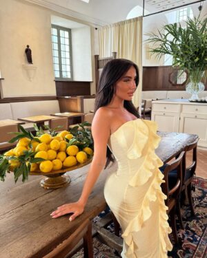 Carla Talon Instagram - Lemon 🍋 @fashionnova