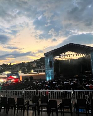 Carme Barceló Instagram - Dies de música, lectura, cultura i natura embogida.
1. Flors
2. Camins
3. Esperant a la Luz
4. Ella i les dones de la seva vida @luzcasaloficial @cristinacabanasrodriguez @pilarinbayes @sorluciacaram 
5. Vinitos, sol i el que ens protegeeix d’ell @mesoestetic 
6. Les hores lentes @hotelsantperedelbosc 
7. Al mig del bosc
8. La gran @sarabaras a @caproigfestival @mesoestetic 
9. B/N
10. Carpaccio de bacallà
11. Vent